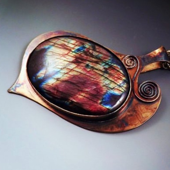 Patrician art large spectrolite pendant with chain included